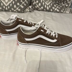 Vans Old Skool lace up brown men’s size 5.5 women’s size 7
NWOT